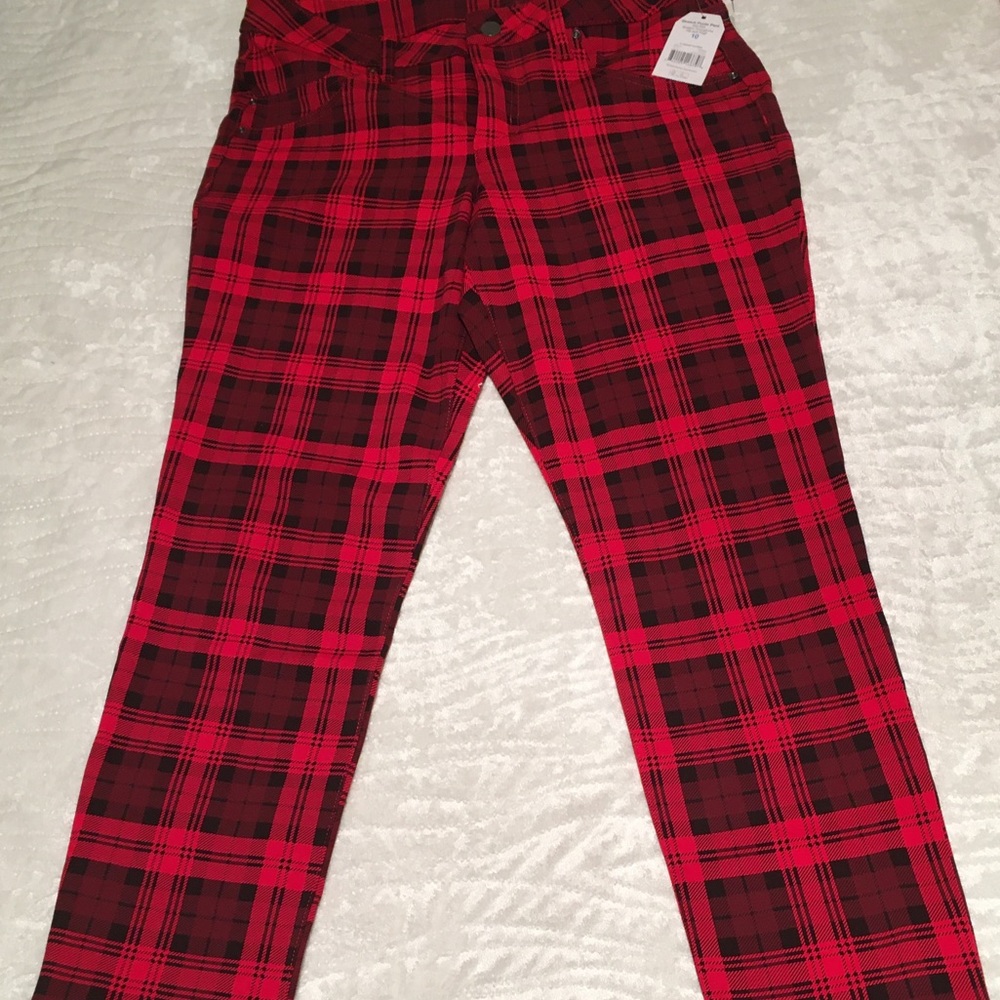• Mid rise Stretch Pants